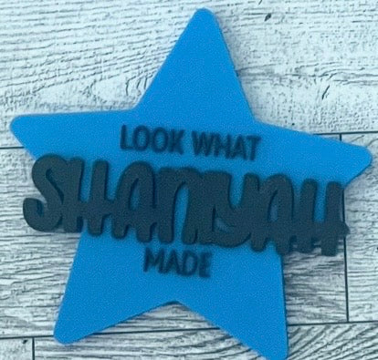 Blue star-shaped sign with text on a wooden surface